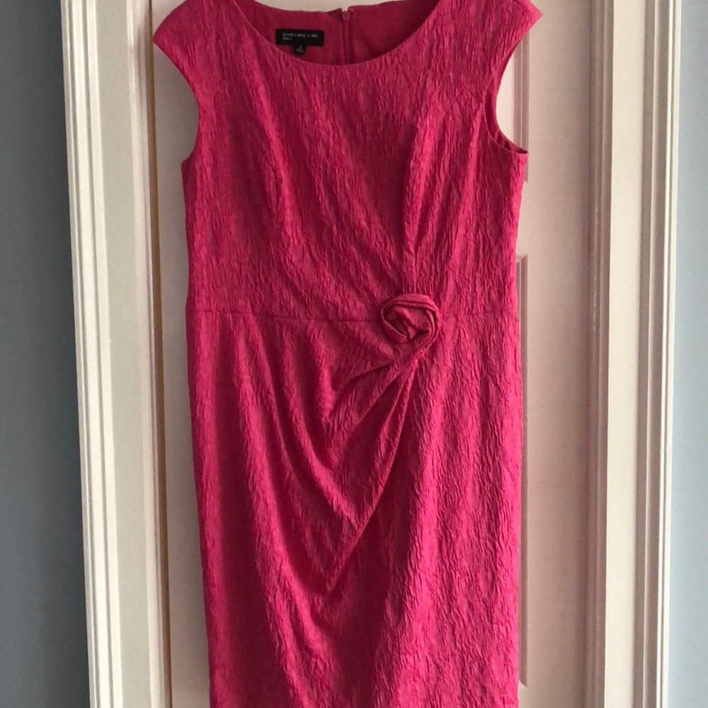 Jones New York sleeveless dress.